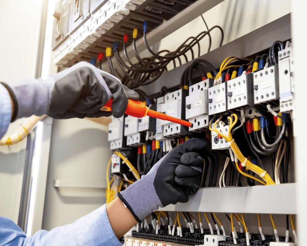 Cablaggio e installazione di quadro elettrico industriale